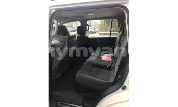 Buy Import Toyota Land Cruiser White Car in Import - Dubai in Ayeyarwady Buy Import Toyota Land Cruiser White Car in Import - Dubai in Ayeyarwady