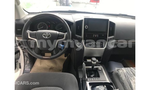 Buy Import Toyota Land Cruiser White Car in Import - Dubai in Ayeyarwady Buy Import Toyota Land Cruiser White Car in Import - Dubai in Ayeyarwady