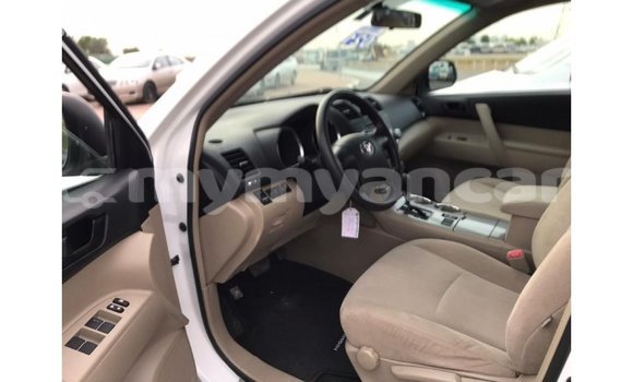 Acheter Import Voiture Toyota Highlander Blanc à Import - Dubai, #<Region:0x000000000c5121b8> Acheter Import Voiture Toyota Highlander Blanc à Import - Dubai, #<Region:0x000000000c5121b8>