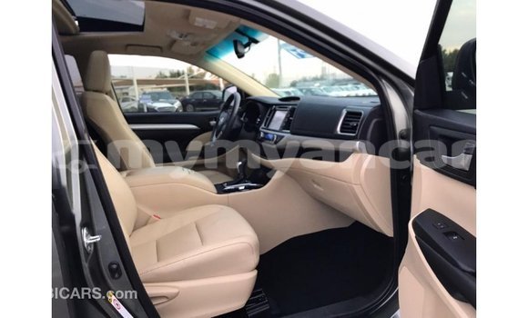 Buy Import Toyota Highlander Other Car in Import - Dubai in Ayeyarwady Buy Import Toyota Highlander Other Car in Import - Dubai in Ayeyarwady