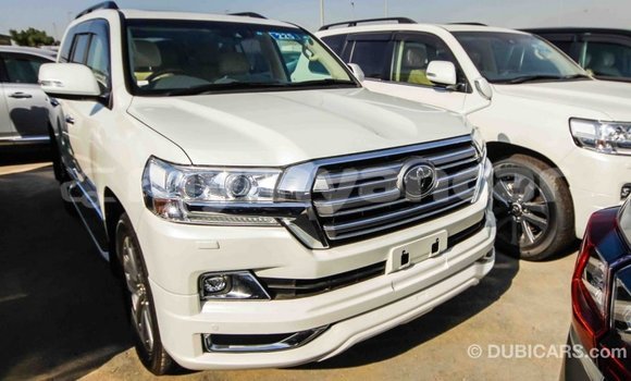 Buy Import Toyota Land Cruiser White Car in Import - Dubai in Ayeyarwady Buy Import Toyota Land Cruiser White Car in Import - Dubai in Ayeyarwady