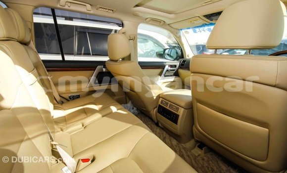 Buy Import Toyota Land Cruiser White Car in Import - Dubai in Ayeyarwady Buy Import Toyota Land Cruiser White Car in Import - Dubai in Ayeyarwady