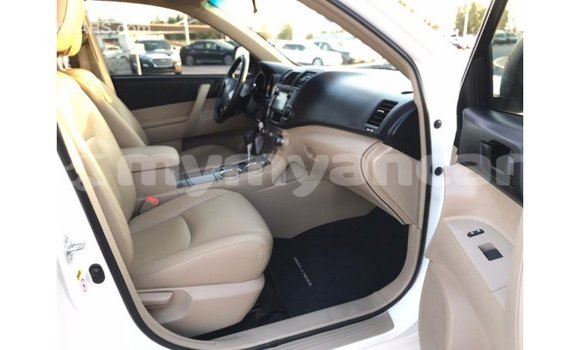 Buy Import Toyota Highlander White Car in Import - Dubai in Ayeyarwady Buy Import Toyota Highlander White Car in Import - Dubai in Ayeyarwady