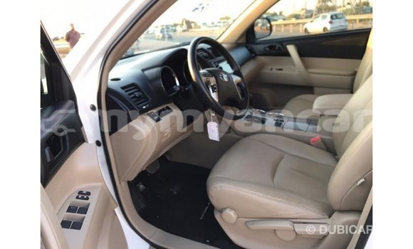 Buy Import Toyota Highlander White Car in Import - Dubai in Ayeyarwady Buy Import Toyota Highlander White Car in Import - Dubai in Ayeyarwady