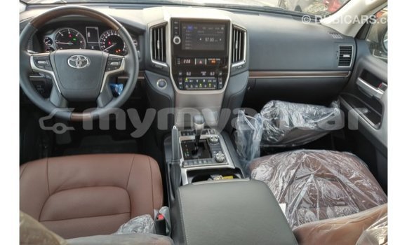 Buy Import Toyota Land Cruiser White Car in Import - Dubai in Ayeyarwady Buy Import Toyota Land Cruiser White Car in Import - Dubai in Ayeyarwady