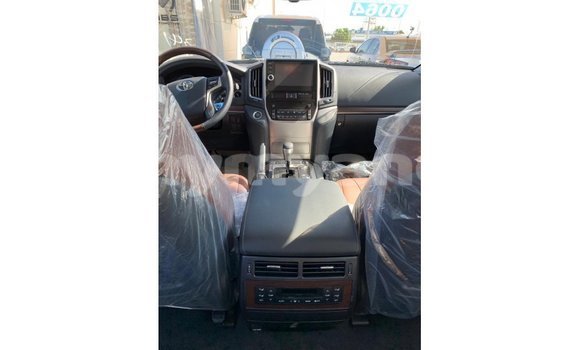 Buy Import Toyota Land Cruiser White Car in Import - Dubai in Ayeyarwady Buy Import Toyota Land Cruiser White Car in Import - Dubai in Ayeyarwady