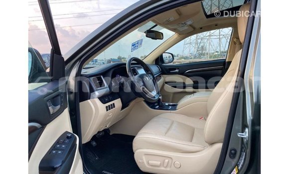 Acheter Import Voiture Toyota Highlander Vert à Import - Dubai, #<Region:0x000000000c5121b8> Acheter Import Voiture Toyota Highlander Vert à Import - Dubai, #<Region:0x000000000c5121b8>