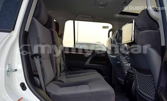 Buy Import Toyota Land Cruiser White Car in Import - Dubai in Ayeyarwady Buy Import Toyota Land Cruiser White Car in Import - Dubai in Ayeyarwady