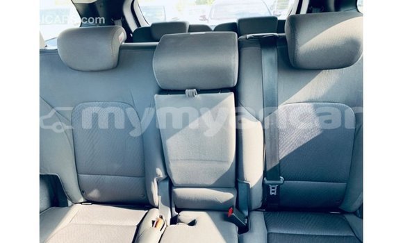 Buy Import Hyundai Santa Fe White Car in Import - Dubai in Ayeyarwady Buy Import Hyundai Santa Fe White Car in Import - Dubai in Ayeyarwady