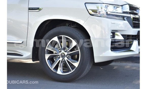 Acheter Import Voiture Toyota Land Cruiser Blanc à Import - Dubai, #<Region:0x000000000c5121b8> Acheter Import Voiture Toyota Land Cruiser Blanc à Import - Dubai, #<Region:0x000000000c5121b8>