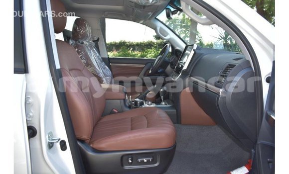 Acheter Import Voiture Toyota Land Cruiser Blanc à Import - Dubai, #<Region:0x000000000c5121b8> Acheter Import Voiture Toyota Land Cruiser Blanc à Import - Dubai, #<Region:0x000000000c5121b8>