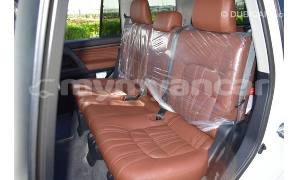 Buy Import Toyota Land Cruiser White Car in Import - Dubai in Ayeyarwady Buy Import Toyota Land Cruiser White Car in Import - Dubai in Ayeyarwady