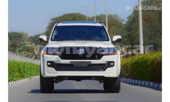 Buy Import Toyota Land Cruiser White Car in Import - Dubai in Ayeyarwady Buy Import Toyota Land Cruiser White Car in Import - Dubai in Ayeyarwady