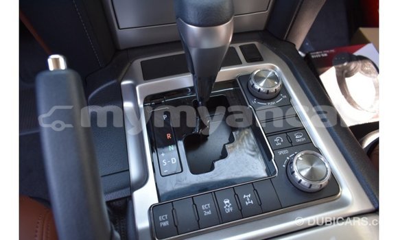Buy Import Toyota Land Cruiser White Car in Import - Dubai in Ayeyarwady Buy Import Toyota Land Cruiser White Car in Import - Dubai in Ayeyarwady