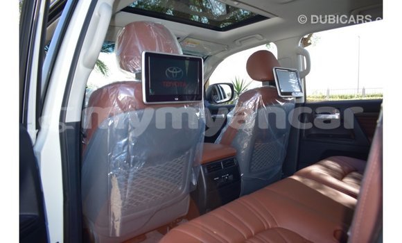 Buy Import Toyota Land Cruiser White Car in Import - Dubai in Ayeyarwady Buy Import Toyota Land Cruiser White Car in Import - Dubai in Ayeyarwady
