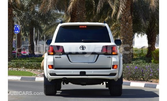 Buy Import Toyota Land Cruiser White Car in Import - Dubai in Ayeyarwady Buy Import Toyota Land Cruiser White Car in Import - Dubai in Ayeyarwady