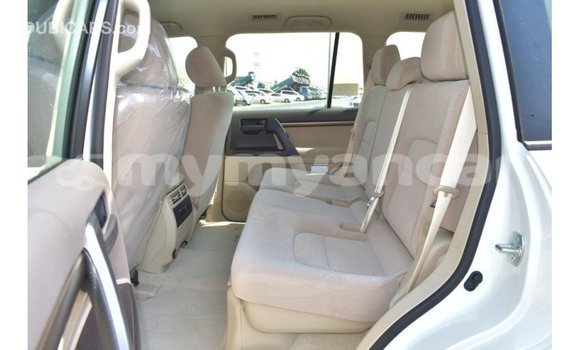 Buy Import Toyota Land Cruiser White Car in Import - Dubai in Ayeyarwady Buy Import Toyota Land Cruiser White Car in Import - Dubai in Ayeyarwady