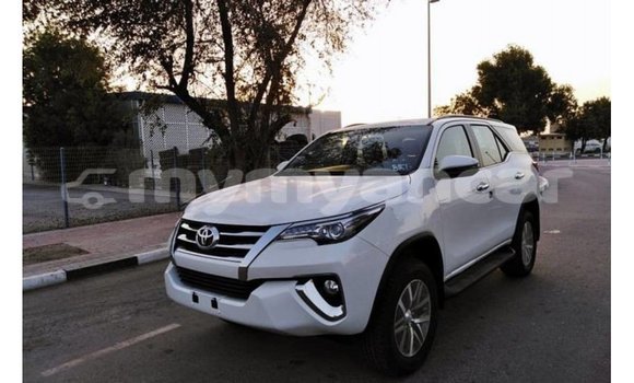 သွင်းကုန် Toyota Fortuner White ကား Import - Dubai Ayeyarwady သွင်းကုန် Toyota Fortuner White ကား Import - Dubai Ayeyarwady