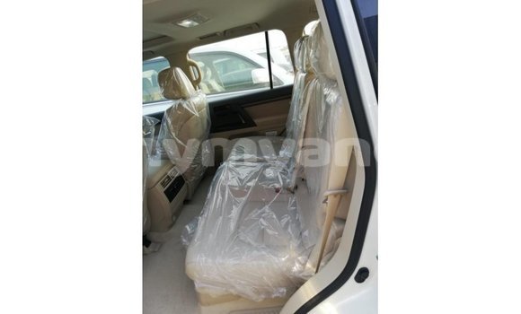 Buy Import Toyota Land Cruiser White Car in Import - Dubai in Ayeyarwady Buy Import Toyota Land Cruiser White Car in Import - Dubai in Ayeyarwady