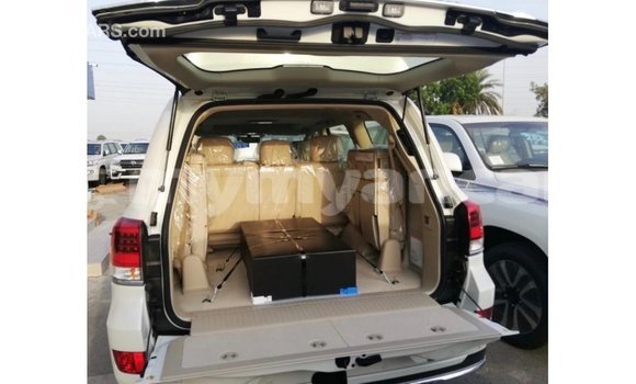 Buy Import Toyota Land Cruiser White Car in Import - Dubai in Ayeyarwady Buy Import Toyota Land Cruiser White Car in Import - Dubai in Ayeyarwady