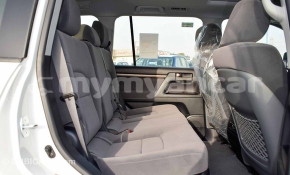 Acheter Import Voiture Toyota Land Cruiser Blanc à Import - Dubai, #<Region:0x000000000c5121b8> Acheter Import Voiture Toyota Land Cruiser Blanc à Import - Dubai, #<Region:0x000000000c5121b8>