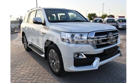Buy Import Toyota Land Cruiser White Car in Import - Dubai in Ayeyarwady Buy Import Toyota Land Cruiser White Car in Import - Dubai in Ayeyarwady