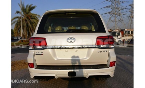 Buy Import Toyota Land Cruiser White Car in Import - Dubai in Ayeyarwady Buy Import Toyota Land Cruiser White Car in Import - Dubai in Ayeyarwady