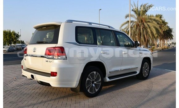 Buy Import Toyota Land Cruiser White Car in Import - Dubai in Ayeyarwady Buy Import Toyota Land Cruiser White Car in Import - Dubai in Ayeyarwady