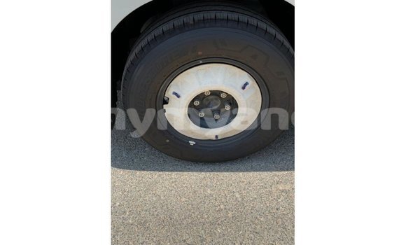 Buy Import Toyota Hiace White Car in Import - Dubai in Ayeyarwady Buy Import Toyota Hiace White Car in Import - Dubai in Ayeyarwady