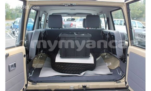 သွင်းကုန် Toyota Land Cruiser Beige ကား Import - Dubai Ayeyarwady သွင်းကုန် Toyota Land Cruiser Beige ကား Import - Dubai Ayeyarwady