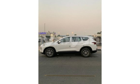 Buy Import Hyundai Santa Fe White Car in Import - Dubai in Ayeyarwady Buy Import Hyundai Santa Fe White Car in Import - Dubai in Ayeyarwady