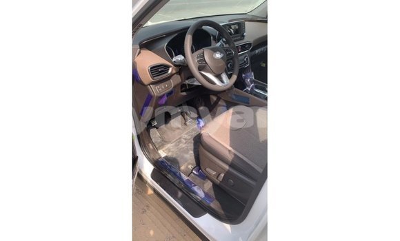 Buy Import Hyundai Santa Fe White Car in Import - Dubai in Ayeyarwady Buy Import Hyundai Santa Fe White Car in Import - Dubai in Ayeyarwady