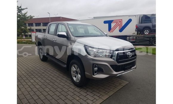 Buy Import Toyota Hilux Brown Car in Import - Dubai in Ayeyarwady Buy Import Toyota Hilux Brown Car in Import - Dubai in Ayeyarwady