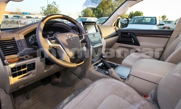 Buy Import Toyota Land Cruiser White Car in Import - Dubai in Ayeyarwady Buy Import Toyota Land Cruiser White Car in Import - Dubai in Ayeyarwady