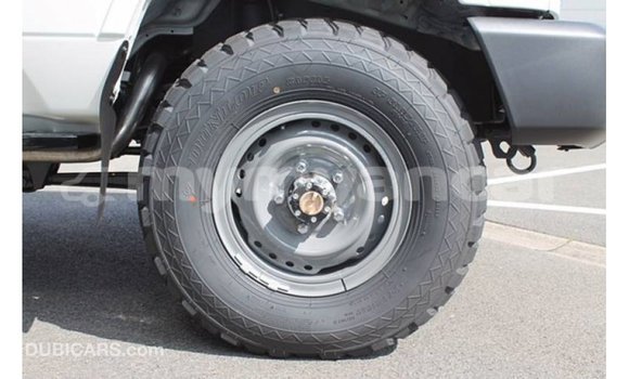 Buy Import Toyota Land Cruiser White Car in Import - Dubai in Ayeyarwady Buy Import Toyota Land Cruiser White Car in Import - Dubai in Ayeyarwady