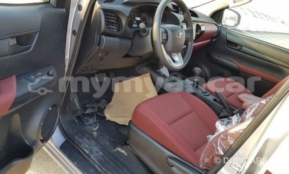 သွင်းကုန် Toyota Hilux Black ကား Import - Dubai Ayeyarwady သွင်းကုန် Toyota Hilux Black ကား Import - Dubai Ayeyarwady