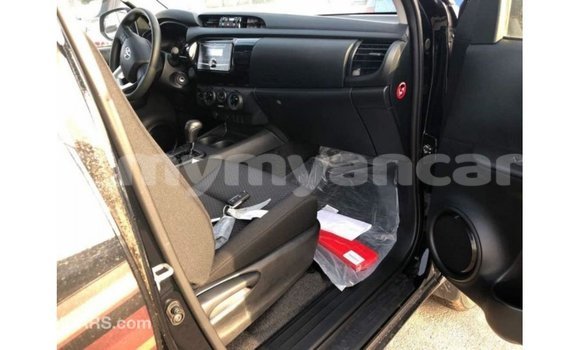 သွင်းကုန် Toyota Hilux Black ကား Import - Dubai Ayeyarwady သွင်းကုန် Toyota Hilux Black ကား Import - Dubai Ayeyarwady