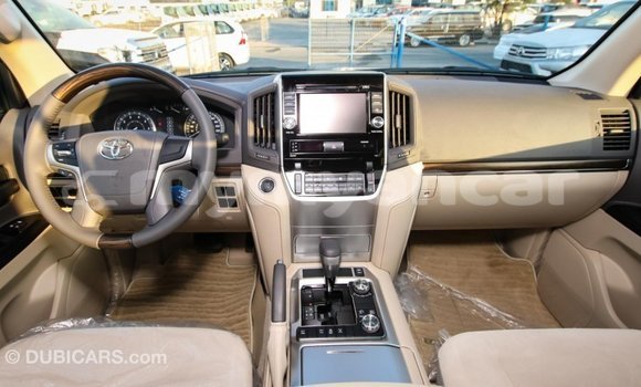 Buy Import Toyota Land Cruiser White Car in Import - Dubai in Ayeyarwady Buy Import Toyota Land Cruiser White Car in Import - Dubai in Ayeyarwady