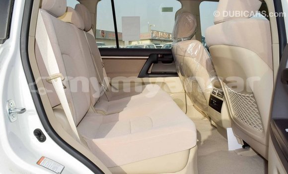 Acheter Import Voiture Toyota Land Cruiser Blanc à Import - Dubai, #<Region:0x000000000c5121b8> Acheter Import Voiture Toyota Land Cruiser Blanc à Import - Dubai, #<Region:0x000000000c5121b8>