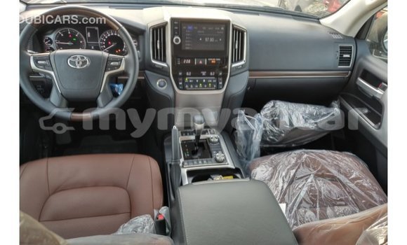 Buy Import Toyota Land Cruiser White Car in Import - Dubai in Ayeyarwady Buy Import Toyota Land Cruiser White Car in Import - Dubai in Ayeyarwady