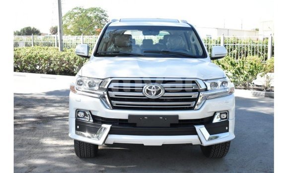 Buy Import Toyota Land Cruiser White Car in Import - Dubai in Ayeyarwady Buy Import Toyota Land Cruiser White Car in Import - Dubai in Ayeyarwady