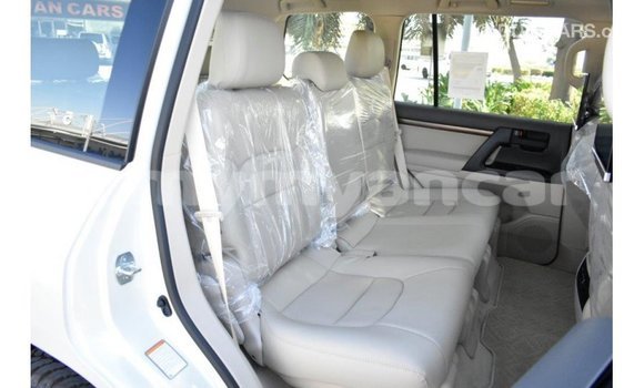 Buy Import Toyota Land Cruiser White Car in Import - Dubai in Ayeyarwady Buy Import Toyota Land Cruiser White Car in Import - Dubai in Ayeyarwady