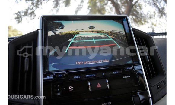 Buy Import Toyota Land Cruiser White Car in Import - Dubai in Ayeyarwady Buy Import Toyota Land Cruiser White Car in Import - Dubai in Ayeyarwady