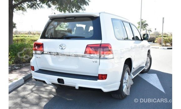Buy Import Toyota Land Cruiser White Car in Import - Dubai in Ayeyarwady Buy Import Toyota Land Cruiser White Car in Import - Dubai in Ayeyarwady