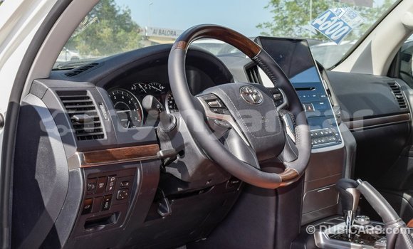 Buy Import Toyota Land Cruiser White Car in Import - Dubai in Ayeyarwady Buy Import Toyota Land Cruiser White Car in Import - Dubai in Ayeyarwady