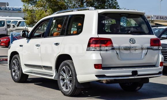 Buy Import Toyota Land Cruiser White Car in Import - Dubai in Ayeyarwady Buy Import Toyota Land Cruiser White Car in Import - Dubai in Ayeyarwady