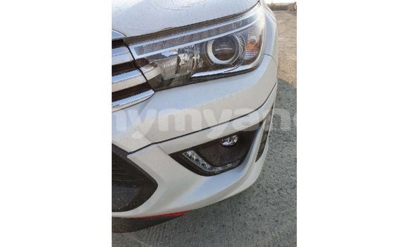 Buy Import Toyota Hilux White Car in Import - Dubai in Ayeyarwady Buy Import Toyota Hilux White Car in Import - Dubai in Ayeyarwady
