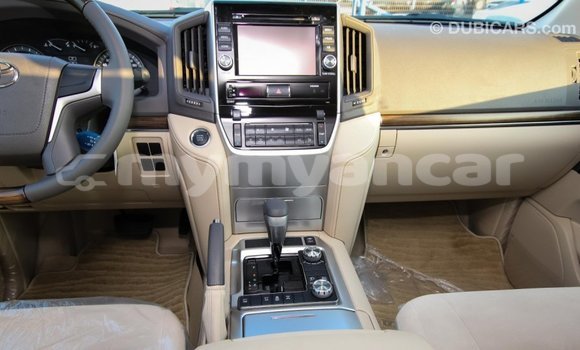Buy Import Toyota Land Cruiser White Car in Import - Dubai in Ayeyarwady Buy Import Toyota Land Cruiser White Car in Import - Dubai in Ayeyarwady