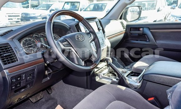 Buy Import Toyota Land Cruiser White Car in Import - Dubai in Ayeyarwady Buy Import Toyota Land Cruiser White Car in Import - Dubai in Ayeyarwady