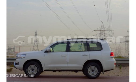 Acheter Import Voiture Toyota Land Cruiser Blanc à Import - Dubai, #<Region:0x000000000c5121b8> Acheter Import Voiture Toyota Land Cruiser Blanc à Import - Dubai, #<Region:0x000000000c5121b8>